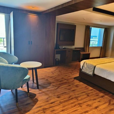 Hotel Ramee International Surate Extérieur photo