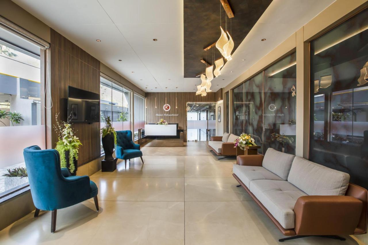 Hotel Ramee International Surate Extérieur photo