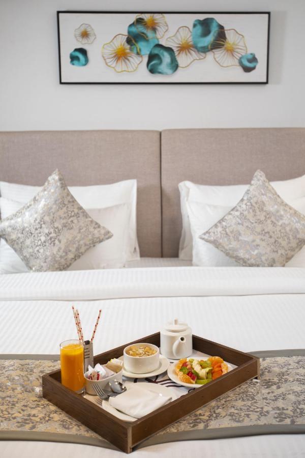 Hotel Ramee International Surate Extérieur photo