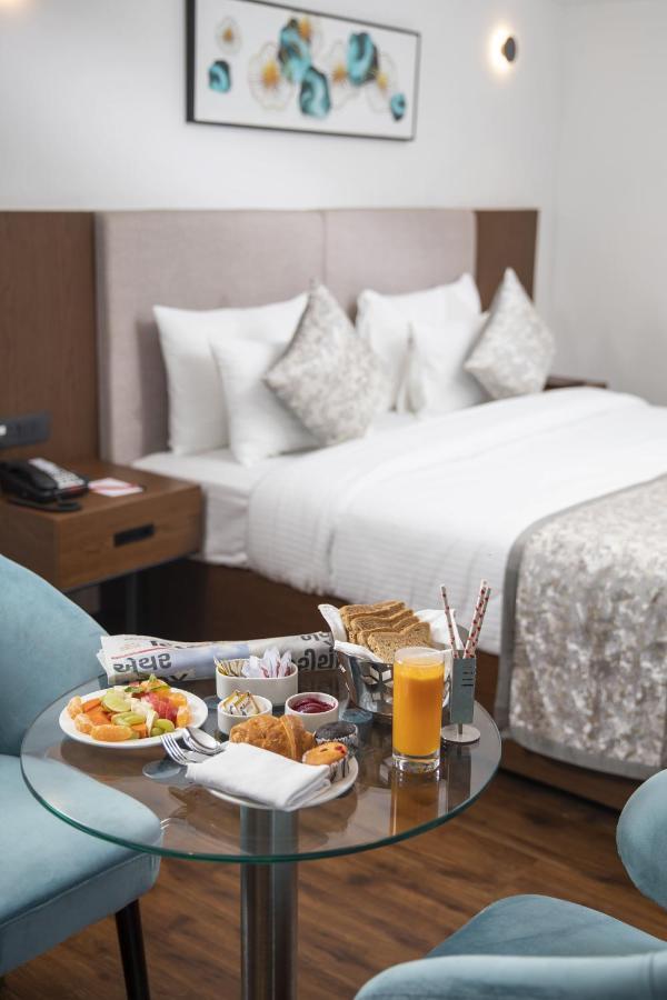Hotel Ramee International Surate Extérieur photo