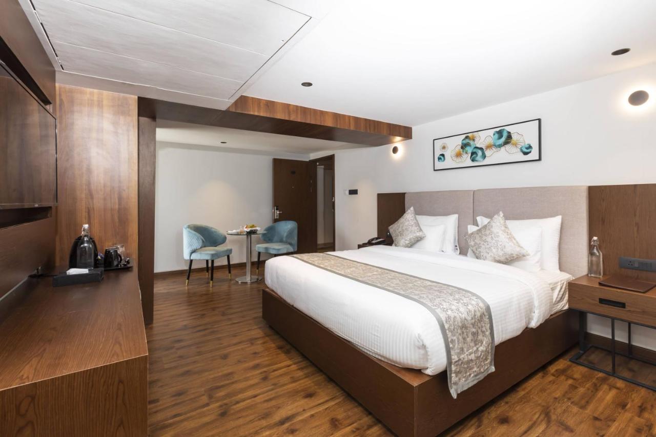 Hotel Ramee International Surate Extérieur photo