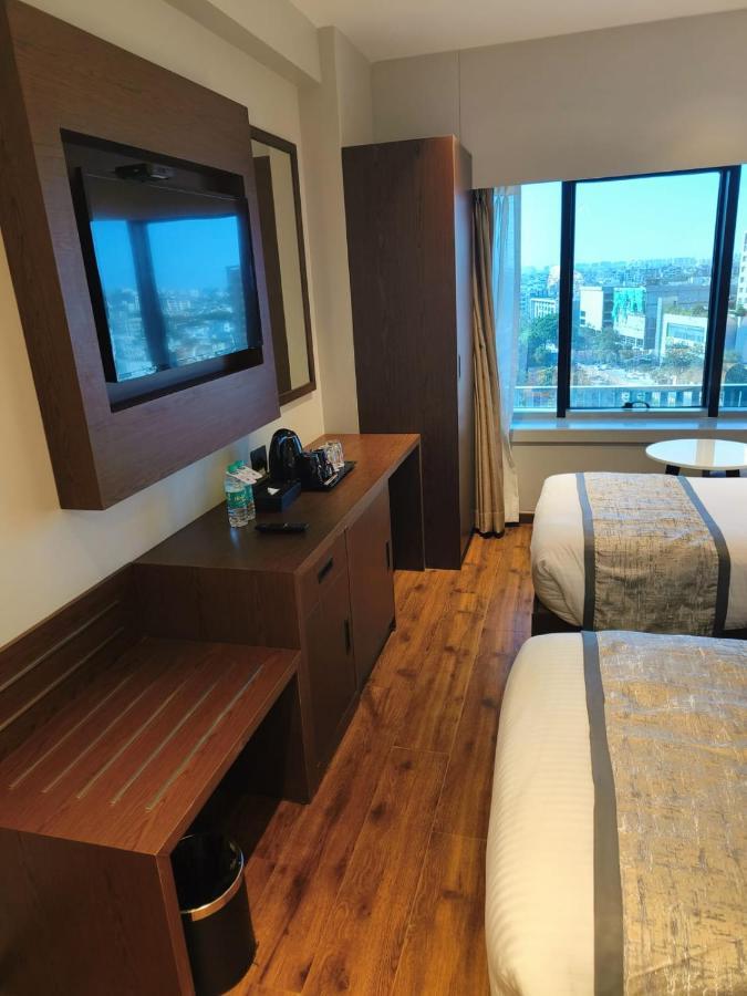 Hotel Ramee International Surate Extérieur photo