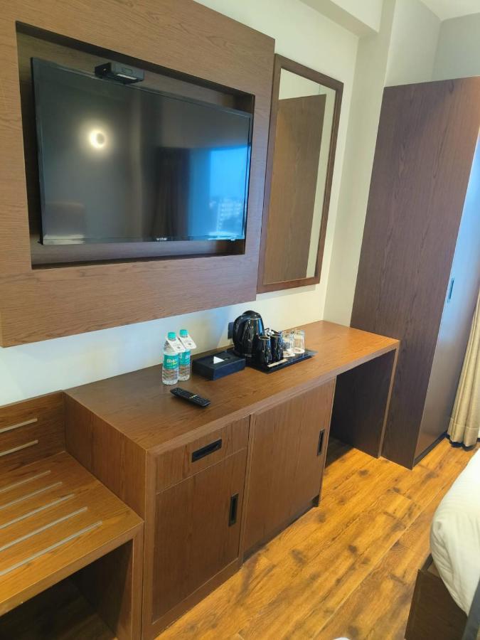 Hotel Ramee International Surate Extérieur photo