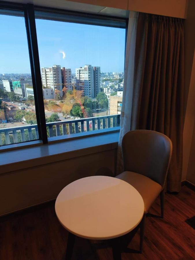 Hotel Ramee International Surate Extérieur photo