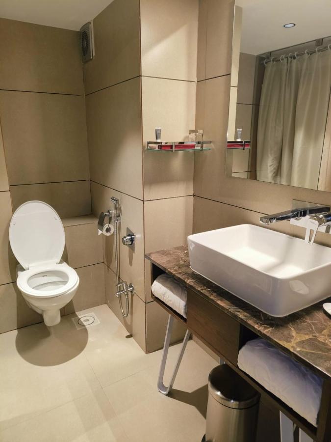 Hotel Ramee International Surate Extérieur photo
