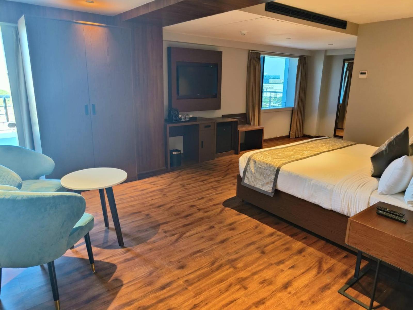 Hotel Ramee International Surate Extérieur photo