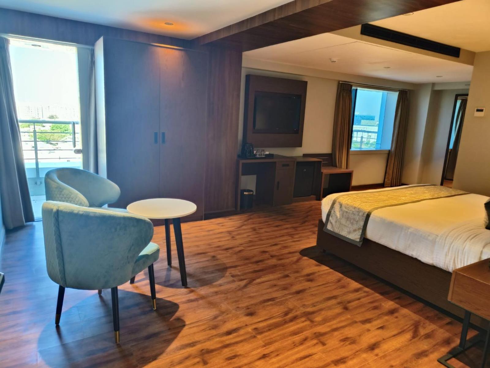 Hotel Ramee International Surate Extérieur photo