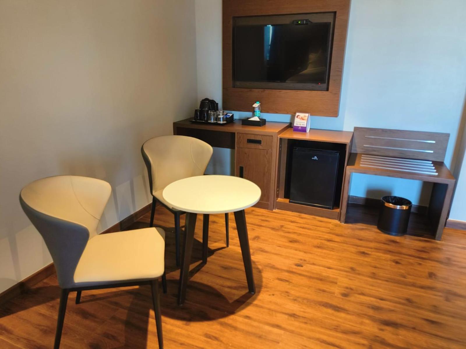 Hotel Ramee International Surate Extérieur photo
