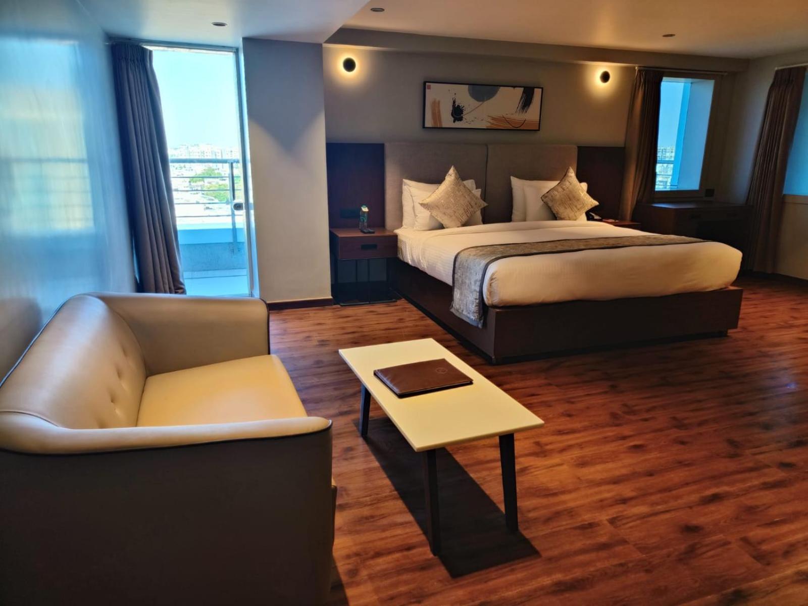 Hotel Ramee International Surate Extérieur photo