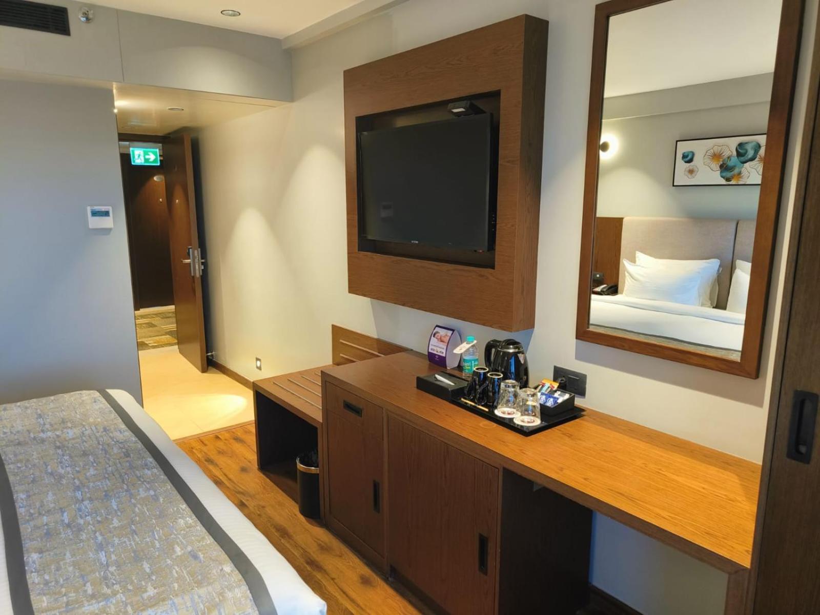 Hotel Ramee International Surate Extérieur photo