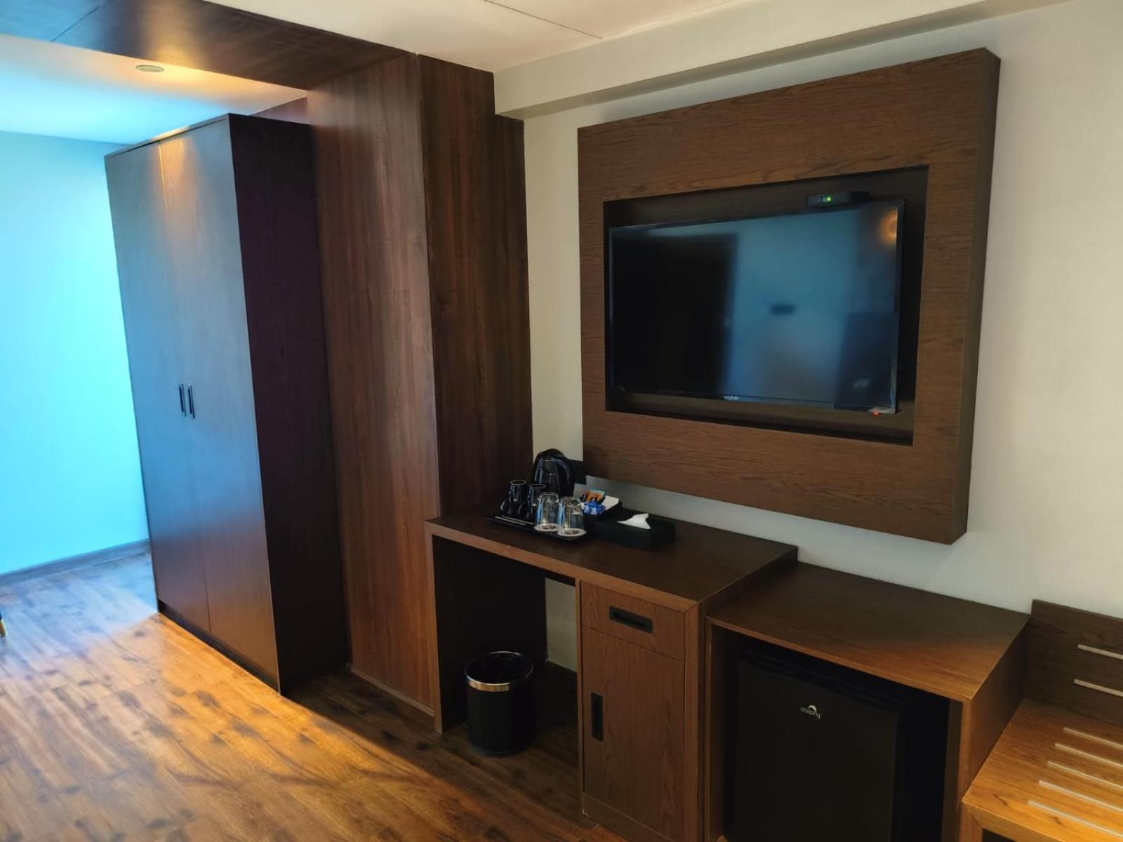 Hotel Ramee International Surate Extérieur photo