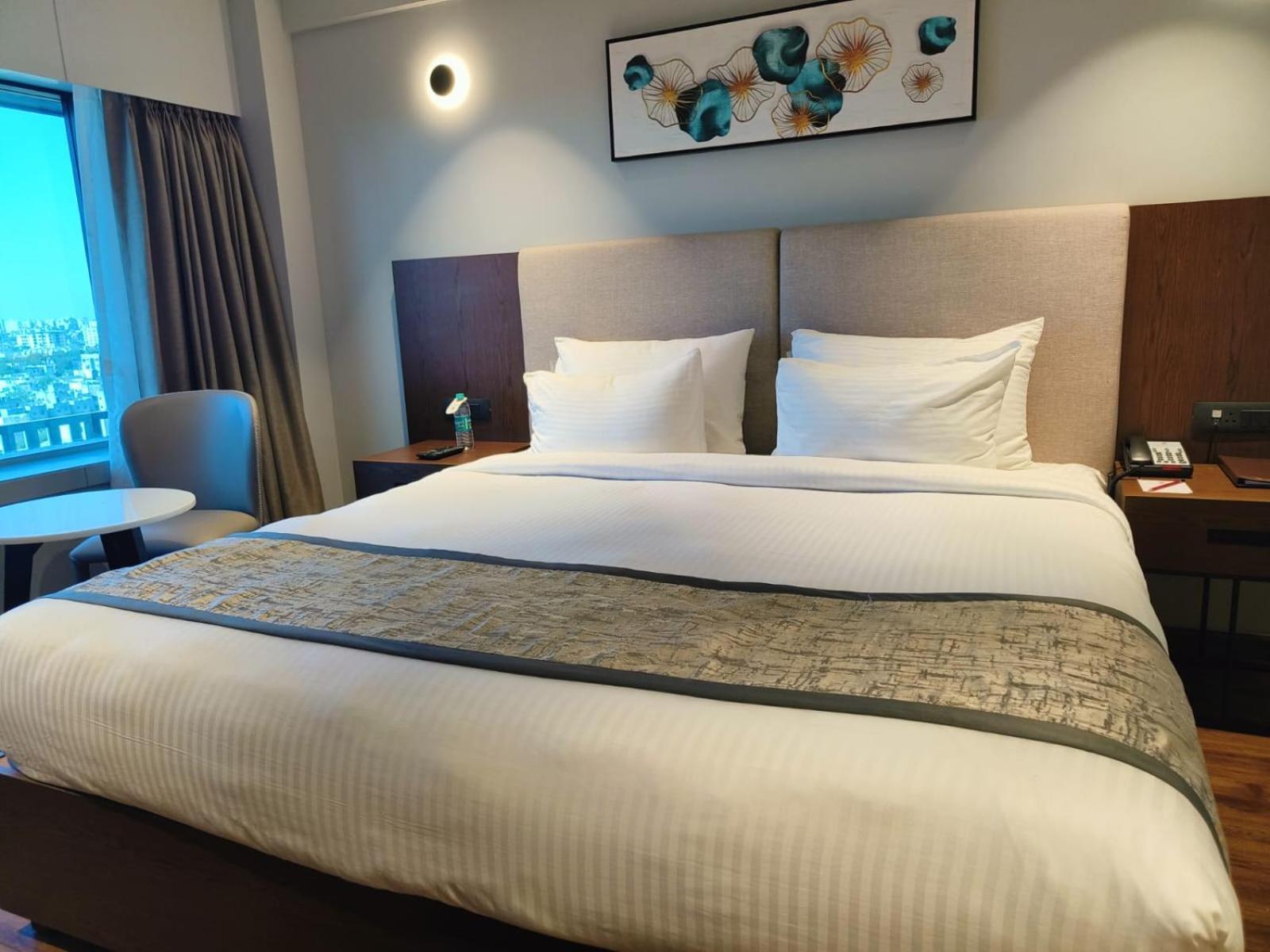 Hotel Ramee International Surate Extérieur photo