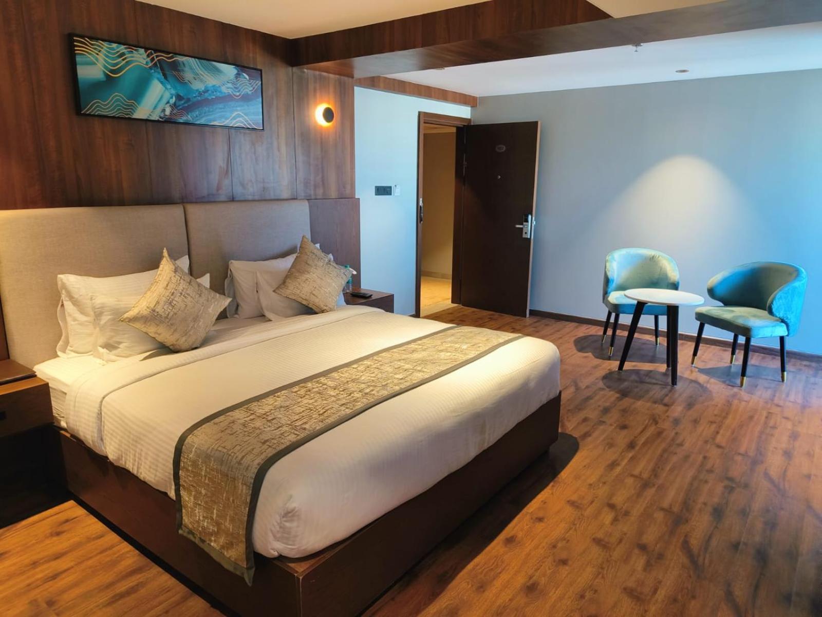 Hotel Ramee International Surate Extérieur photo